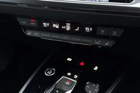 KY24UNM Audi Q4 e-tron 250kW 55 Quattro 82kWh S Line 5dr Auto [Leather] Thumbnail #20