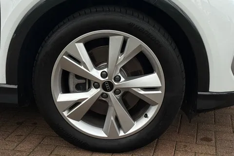 KY24UNM Audi Q4 e-tron 250kW 55 Quattro 82kWh S Line 5dr Auto [Leather] Thumbnail #23