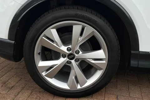 KY24UNM Audi Q4 e-tron 250kW 55 Quattro 82kWh S Line 5dr Auto [Leather] Thumbnail #24