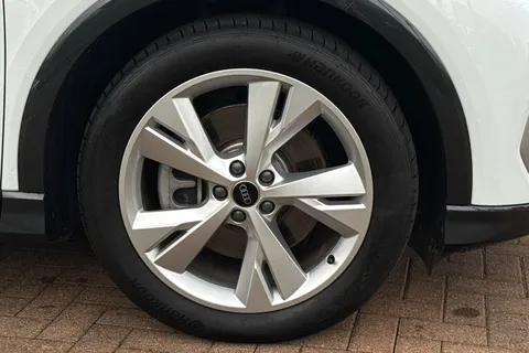 KY24UNM Audi Q4 e-tron 250kW 55 Quattro 82kWh S Line 5dr Auto [Leather] Thumbnail #25