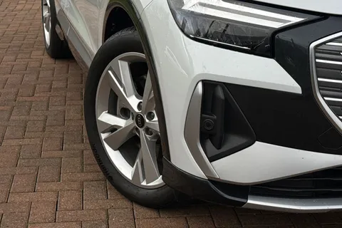 KY24UNM Audi Q4 e-tron 250kW 55 Quattro 82kWh S Line 5dr Auto [Leather] Thumbnail #27