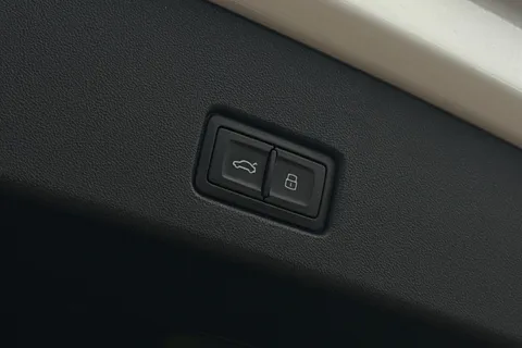 KY24UNM Audi Q4 e-tron 250kW 55 Quattro 82kWh S Line 5dr Auto [Leather] Thumbnail #28