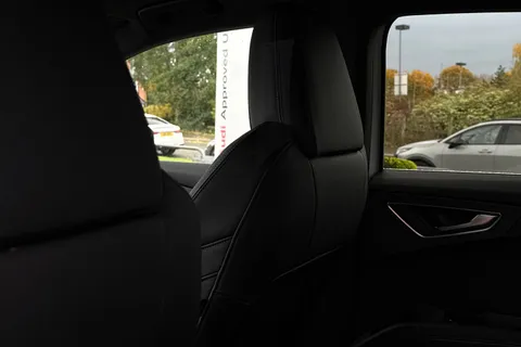 KY24UNM Audi Q4 e-tron 250kW 55 Quattro 82kWh S Line 5dr Auto [Leather] Thumbnail #30