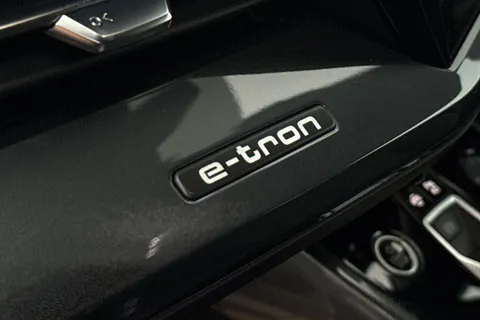 KY24UNM Audi Q4 e-tron 250kW 55 Quattro 82kWh S Line 5dr Auto [Leather] Thumbnail #33