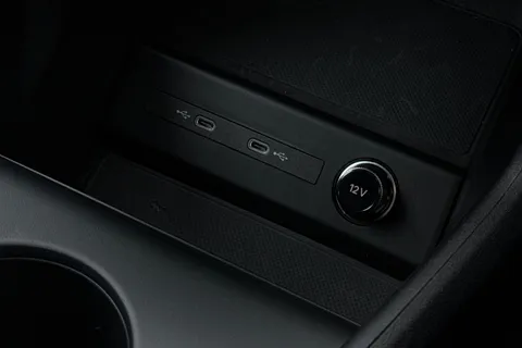 KY24UNM Audi Q4 e-tron 250kW 55 Quattro 82kWh S Line 5dr Auto [Leather] Thumbnail #41