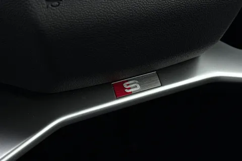 KY24UNM Audi Q4 e-tron 250kW 55 Quattro 82kWh S Line 5dr Auto [Leather] Thumbnail #45