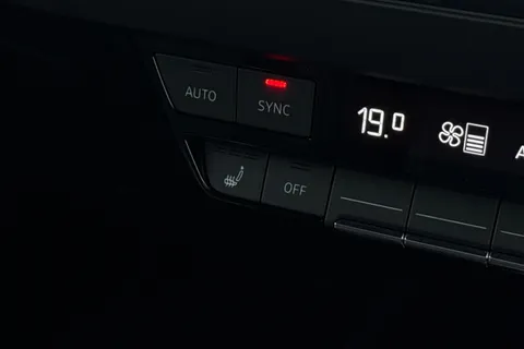 KY24UNM Audi Q4 e-tron 250kW 55 Quattro 82kWh S Line 5dr Auto [Leather] Thumbnail #47