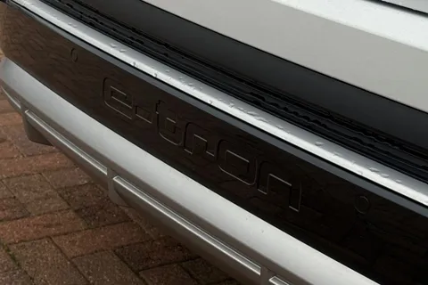 KY24UNM Audi Q4 e-tron 250kW 55 Quattro 82kWh S Line 5dr Auto [Leather] Thumbnail #49