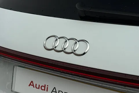 KY24UNM Audi Q4 e-tron 250kW 55 Quattro 82kWh S Line 5dr Auto [Leather] Thumbnail #50