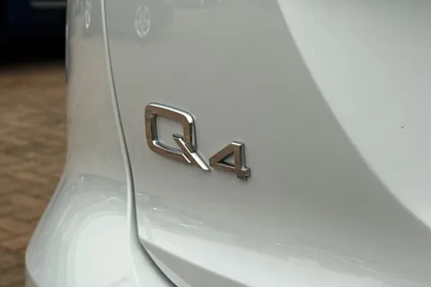 KY24UNM Audi Q4 e-tron 250kW 55 Quattro 82kWh S Line 5dr Auto [Leather] Thumbnail #51