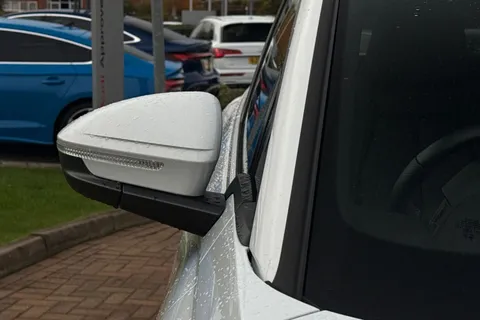 KY24UNM Audi Q4 e-tron 250kW 55 Quattro 82kWh S Line 5dr Auto [Leather] Thumbnail #55