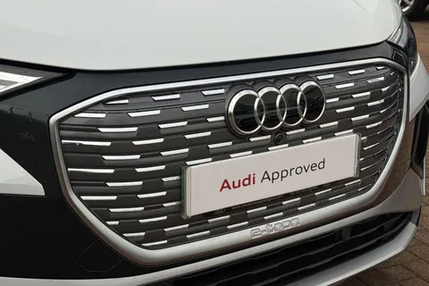 KY24UNM Audi Q4 e-tron 250kW 55 Quattro 82kWh S Line 5dr Auto [Leather] Thumbnail #57