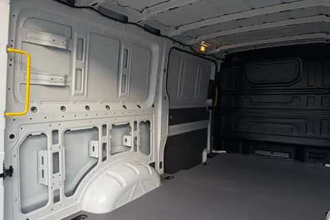 BG75KKO Volkswagen Crafter 2.0 TDI 163PS HDE Commerce Plus Low Roof Van Auto Thumbnail #41