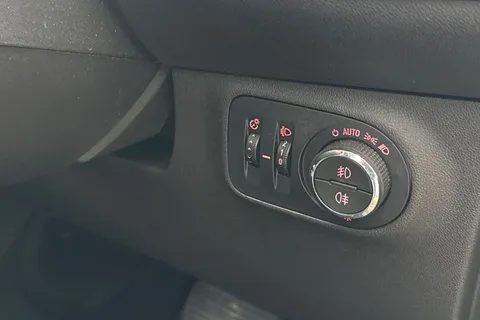 37 of 55 for Vauxhall Corsa 1.4i ecoFLEX Excite Easytronic Euro 6 (s/s) 5dr (a/c)