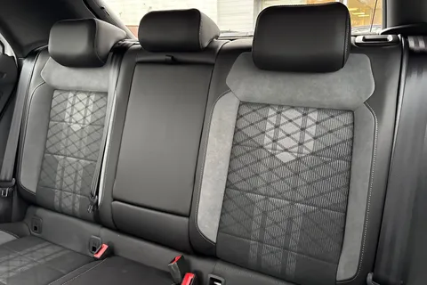 KO74HDV Volkswagen T-Roc 2.0 TDI 150 EVO R-Line 5dr DSG ⭐Winter Pack, Low TAX £195⭐ Thumbnail #15