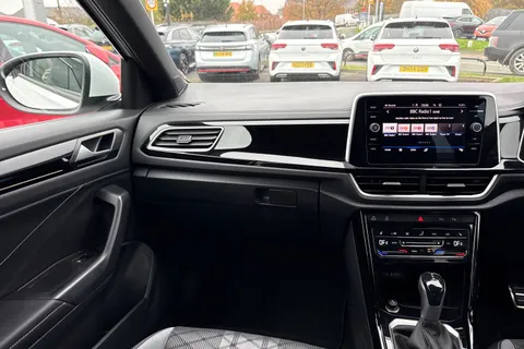 KO74HDV Volkswagen T-Roc 2.0 TDI 150 EVO R-Line 5dr DSG ⭐Winter Pack, Low TAX £195⭐ Thumbnail #16