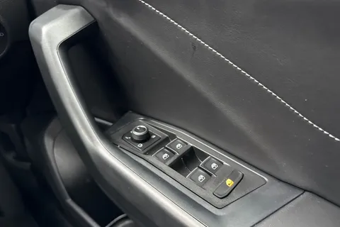 KO74HDV Volkswagen T-Roc 2.0 TDI 150 EVO R-Line 5dr DSG ⭐Winter Pack, Low TAX £195⭐ Thumbnail #19