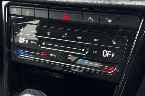 KO74HDV Volkswagen T-Roc 2.0 TDI 150 EVO R-Line 5dr DSG ⭐Winter Pack, Low TAX £195⭐ Thumbnail #20