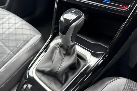 KO74HDV Volkswagen T-Roc 2.0 TDI 150 EVO R-Line 5dr DSG ⭐Winter Pack, Low TAX £195⭐ Thumbnail #21