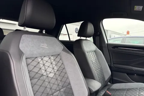 KO74HDV Volkswagen T-Roc 2.0 TDI 150 EVO R-Line 5dr DSG ⭐Winter Pack, Low TAX £195⭐ Thumbnail #22