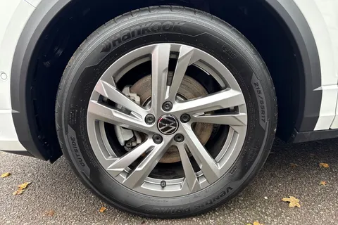 KO74HDV Volkswagen T-Roc 2.0 TDI 150 EVO R-Line 5dr DSG ⭐Winter Pack, Low TAX £195⭐ Thumbnail #24