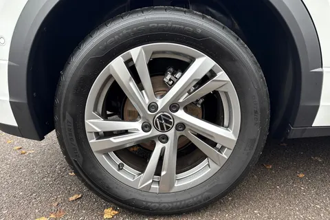 KO74HDV Volkswagen T-Roc 2.0 TDI 150 EVO R-Line 5dr DSG ⭐Winter Pack, Low TAX £195⭐ Thumbnail #25