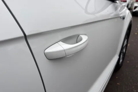 KO74HDV Volkswagen T-Roc 2.0 TDI 150 EVO R-Line 5dr DSG ⭐Winter Pack, Low TAX £195⭐ Thumbnail #29