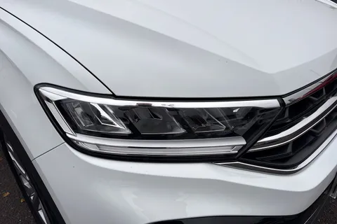 KO74HDV Volkswagen T-Roc 2.0 TDI 150 EVO R-Line 5dr DSG ⭐Winter Pack, Low TAX £195⭐ Thumbnail #31