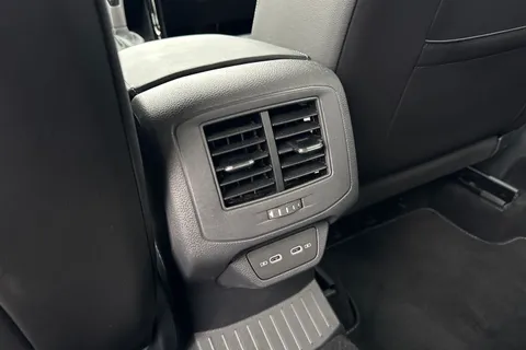 KO74HDV Volkswagen T-Roc 2.0 TDI 150 EVO R-Line 5dr DSG ⭐Winter Pack, Low TAX £195⭐ Thumbnail #37