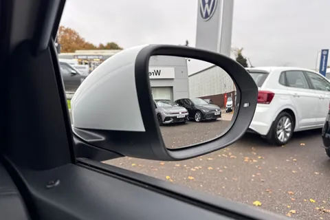 KO74HDV Volkswagen T-Roc 2.0 TDI 150 EVO R-Line 5dr DSG ⭐Winter Pack, Low TAX £195⭐ Thumbnail #40