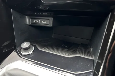 KO74HDV Volkswagen T-Roc 2.0 TDI 150 EVO R-Line 5dr DSG ⭐Winter Pack, Low TAX £195⭐ Thumbnail #41