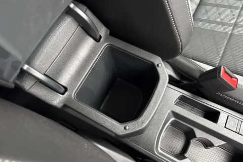 KO74HDV Volkswagen T-Roc 2.0 TDI 150 EVO R-Line 5dr DSG ⭐Winter Pack, Low TAX £195⭐ Thumbnail #43