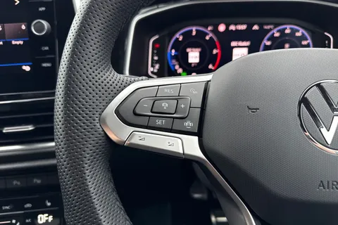 KO74HDV Volkswagen T-Roc 2.0 TDI 150 EVO R-Line 5dr DSG ⭐Winter Pack, Low TAX £195⭐ Thumbnail #45