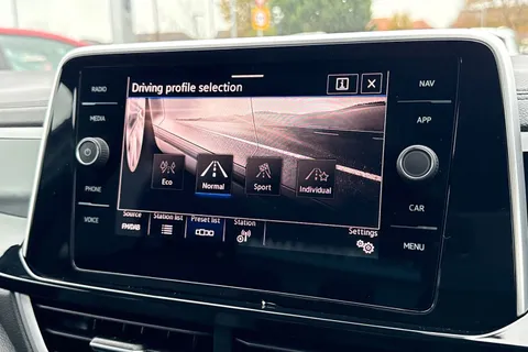 KO74HDV Volkswagen T-Roc 2.0 TDI 150 EVO R-Line 5dr DSG ⭐Winter Pack, Low TAX £195⭐ Thumbnail #48