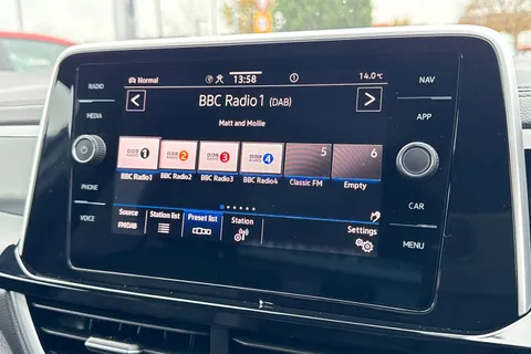 KO74HDV Volkswagen T-Roc 2.0 TDI 150 EVO R-Line 5dr DSG ⭐Winter Pack, Low TAX £195⭐ Thumbnail #49