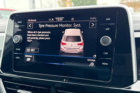 KO74HDV Volkswagen T-Roc 2.0 TDI 150 EVO R-Line 5dr DSG ⭐Winter Pack, Low TAX £195⭐ Thumbnail #53