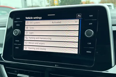 KO74HDV Volkswagen T-Roc 2.0 TDI 150 EVO R-Line 5dr DSG ⭐Winter Pack, Low TAX £195⭐ Thumbnail #54