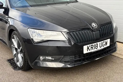 9 of 62 for Škoda Superb 2.0 TSI SportLine DSG Euro 6 (s/s) 5dr