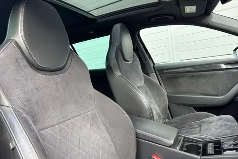 24 of 62 for Škoda Superb 2.0 TSI SportLine DSG Euro 6 (s/s) 5dr