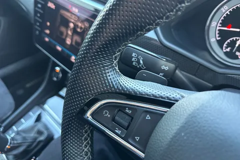 52 of 62 for Škoda Superb 2.0 TSI SportLine DSG Euro 6 (s/s) 5dr