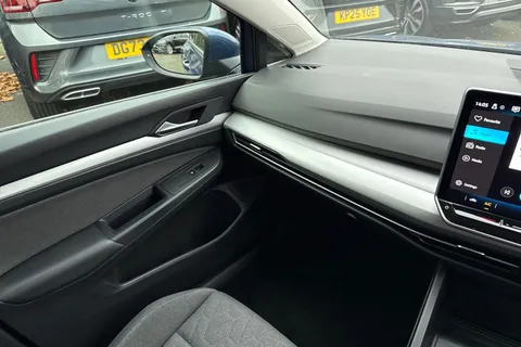 GF24KFA Volkswagen Golf 1.5 TSI Match 5dr | Rear Camera | Acc Thumbnail #21