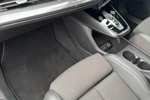 15 of 64 for Audi Q4 e-tron Q4 S line 40 e-tron 150,00 kW