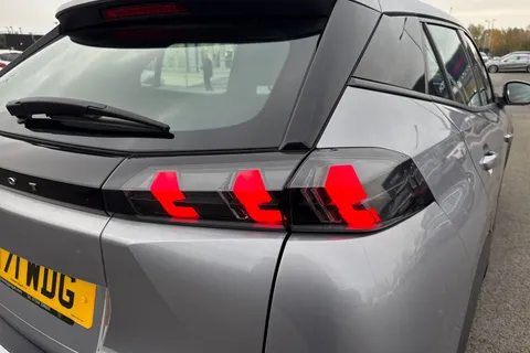 DA71WDG PEUGEOT 2008 1.2 PureTech Active Premium Euro 6 (s/s) 5dr Thumbnail #8