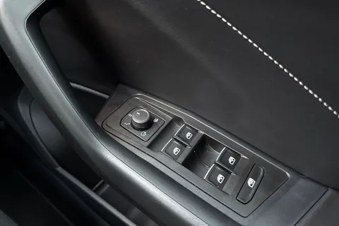 DF23YDG Volkswagen T-Roc 1.5 TSI R-Line 5dr DSG | Panoramic Sunroof | Heated Seats Thumbnail #26