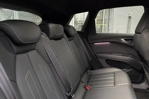 14 of 66 for Audi Q4 e-tron Q4 Black Edition 45 e-tron 210,00 kW