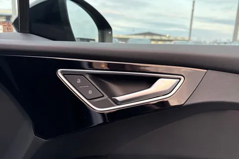 18 of 66 for Audi Q4 e-tron Q4 Black Edition 45 e-tron 210,00 kW