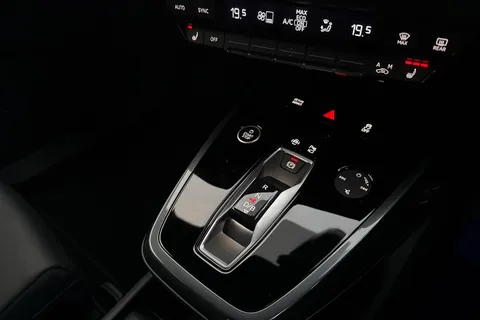 20 of 66 for Audi Q4 e-tron Q4 Black Edition 45 e-tron 210,00 kW