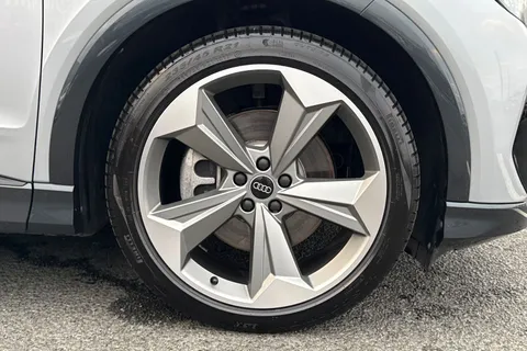 22 of 66 for Audi Q4 e-tron Q4 Black Edition 45 e-tron 210,00 kW