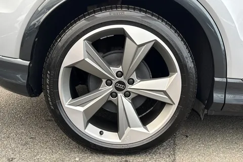 23 of 66 for Audi Q4 e-tron Q4 Black Edition 45 e-tron 210,00 kW