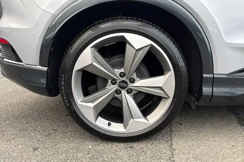 24 of 66 for Audi Q4 e-tron Q4 Black Edition 45 e-tron 210,00 kW